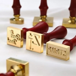 Customizable Logo Branding Stamp with Brass Head and Wooden Handle for Wax Sealing and Decoration